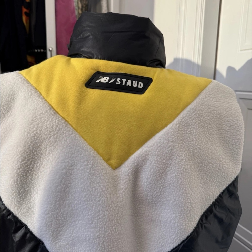 NEW BALANCE X STAUD PUFFER VEST BLACK YELLOW LARGE